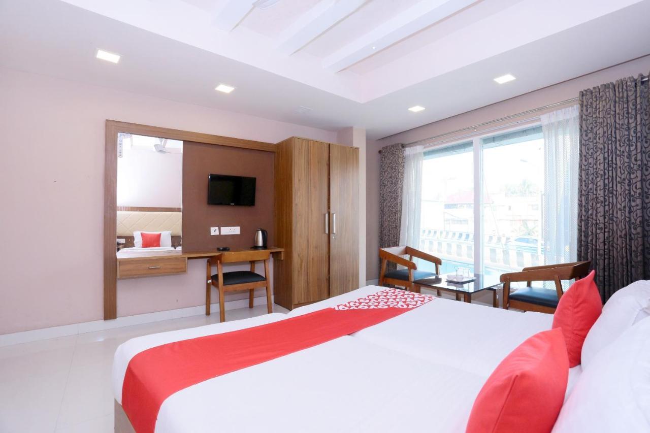 Oyo Flagship 25093 Hotel Thamam Kochi Exterior photo