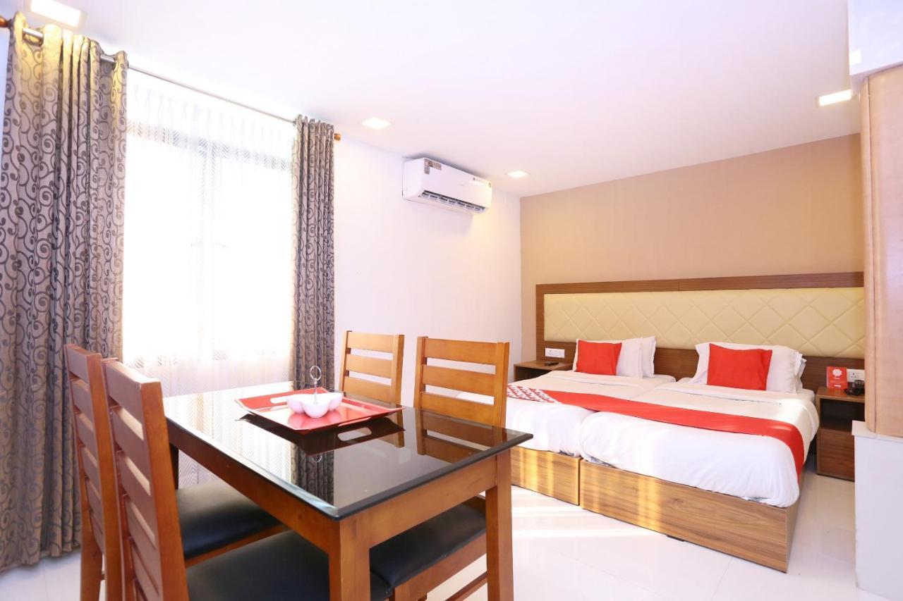 Oyo Flagship 25093 Hotel Thamam Kochi Exterior photo